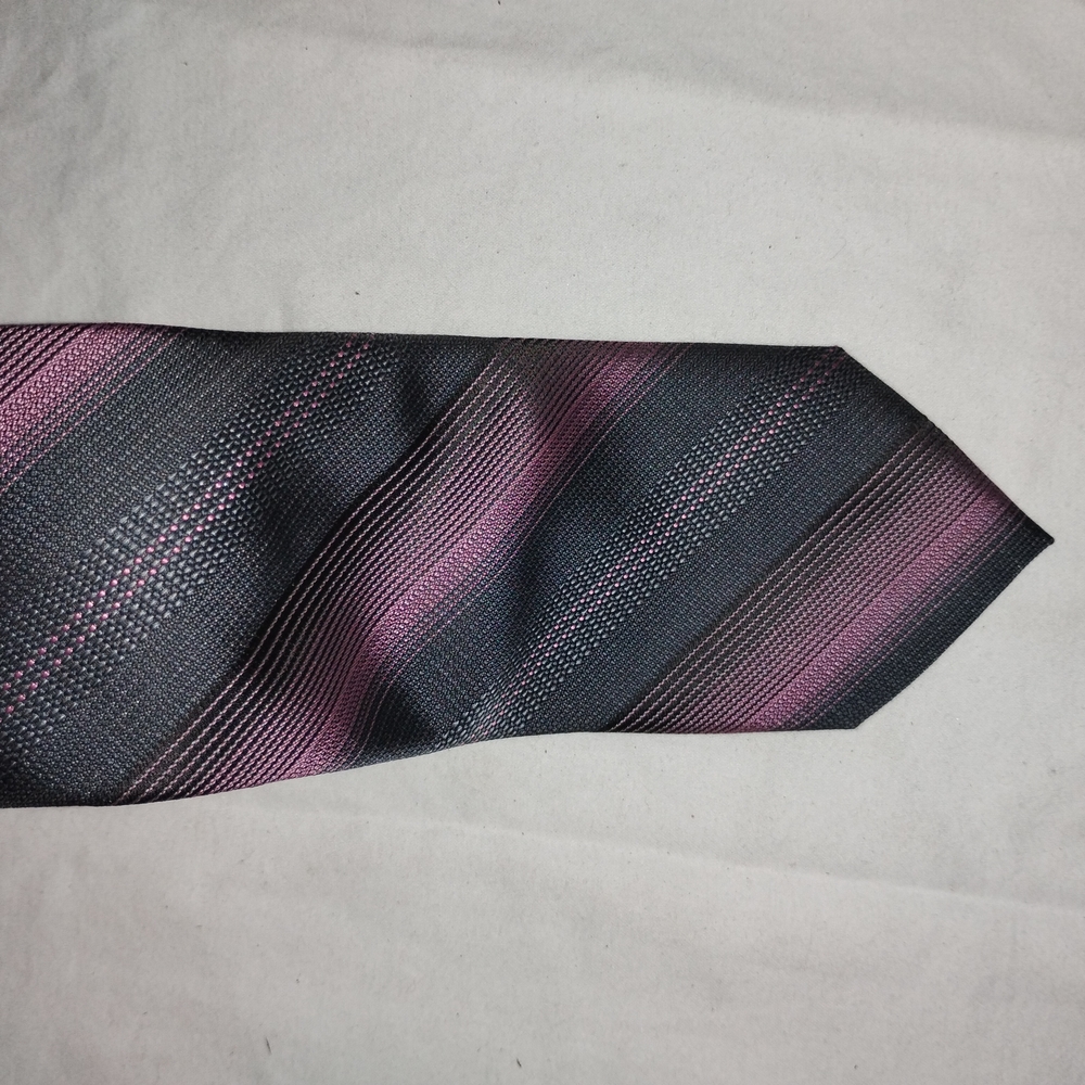 JF J.Ferrar Black and Pink Elegant Tie